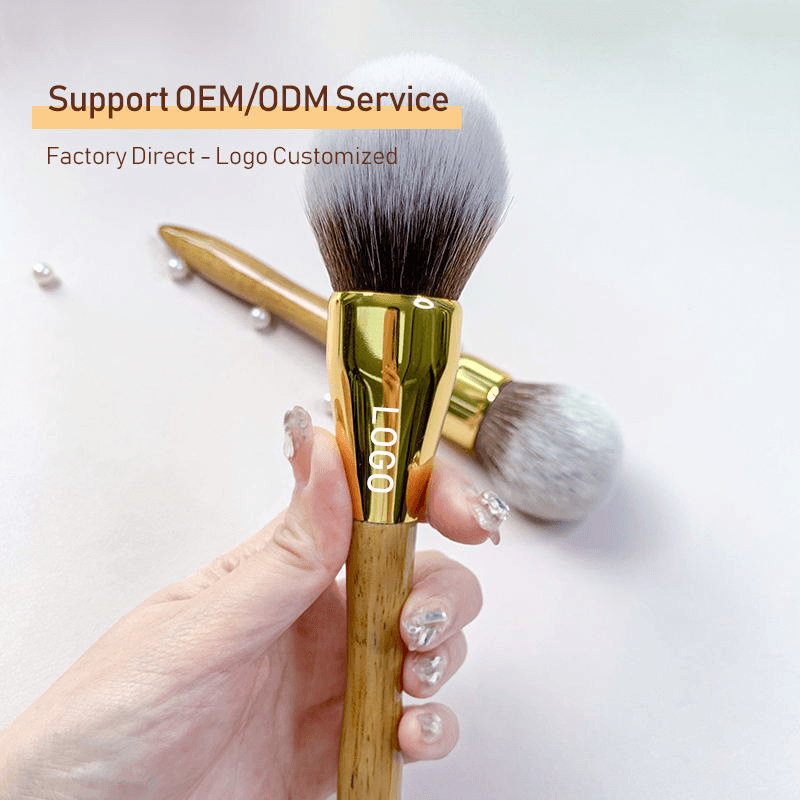 Single Makeup Brush With Golden Brown Wooden Handle And Gold Ferrule3.png