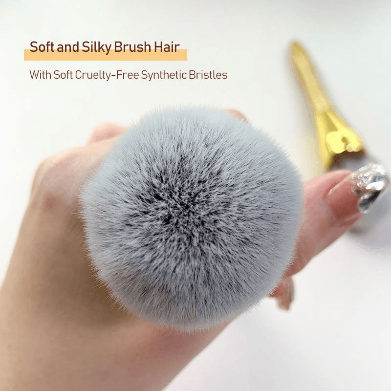 Single Makeup Brush With Golden Brown Wooden Handle And Gold Ferrule2.png