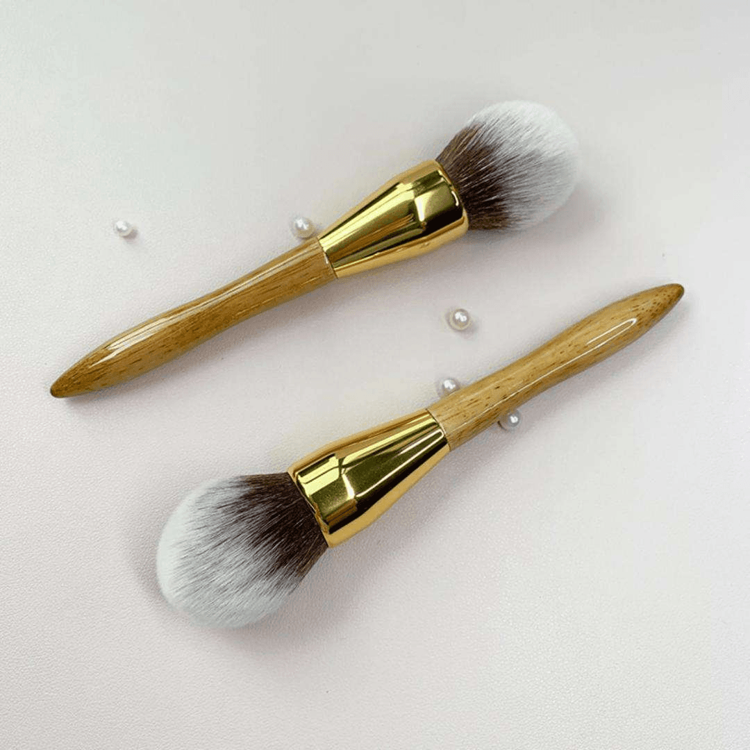Single Makeup Brush With Golden Brown Wooden Handle And Gold Ferrule6.png